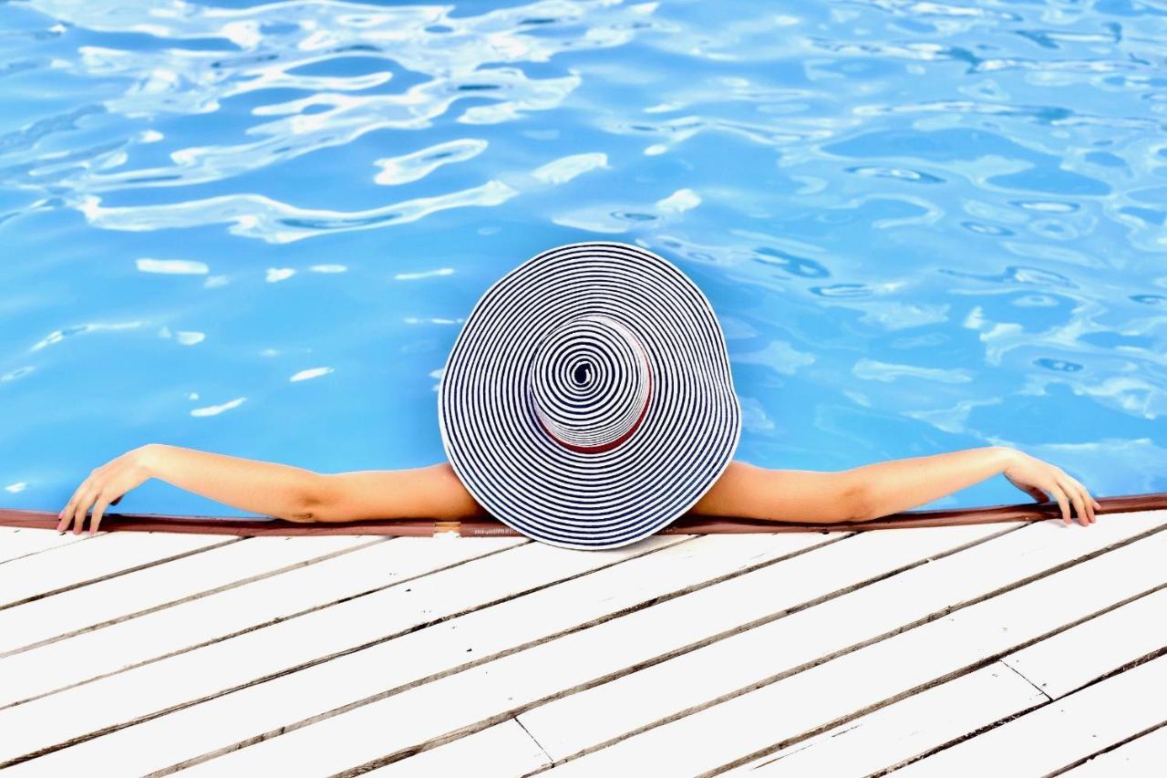 Börgerende-Rethwisch Sunny Suite 14 - Elegantes Hotelapartment Mit Grossartigem Pool-Wellnessbereich Direkt Am Meer In Ruhiger Lage - Perfekt Fuer Mensch Und Tier מראה חיצוני תמונה